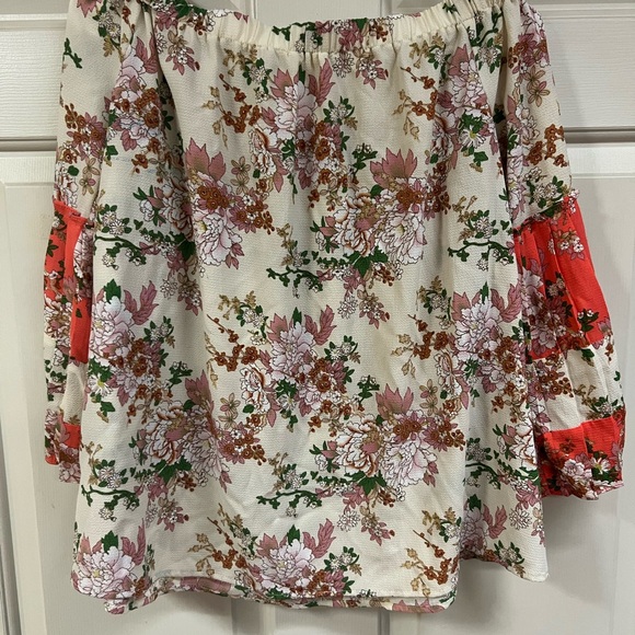 Entro Floral Blouse - Red and Cream - Picture 3 of 3